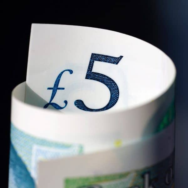 An image of 5 pound note